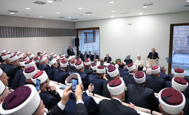 Cumhurbaşkanı Erdoğan: Din maskesi takan eli kanlı terör örgütleriyle mücadele ediyoruz